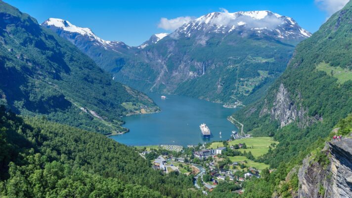 Vogelperspektive auf den Geiranger Fjord